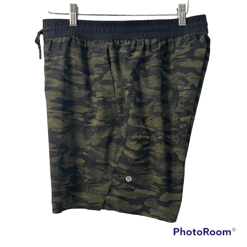 Lululemon Channel Cross 7 inch Short Mens Swim Trunk Camo Like New Sz Large